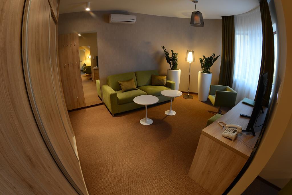 Hotel Stardust Nové Zámky 部屋 写真