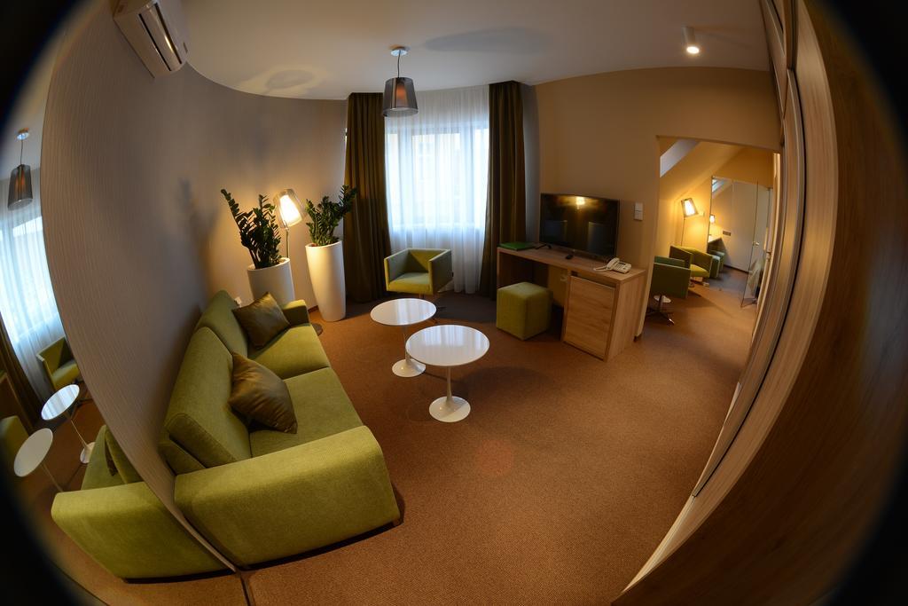 Hotel Stardust Nové Zámky 部屋 写真